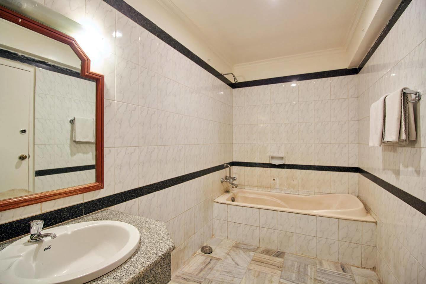 Hotel Chalukya Bangalore Buitenkant foto